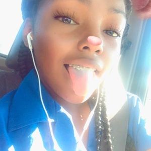 Meet your Posher, Marissa